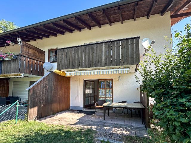 4 Zimmer Wohnung mit eigenem Garten und TG Stellplatz