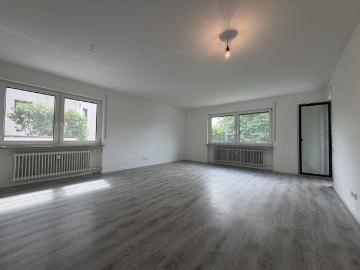 4 Zimmer Wohnung mit flexibel nutzbaren UG Räumen und 2 Stellplätzen