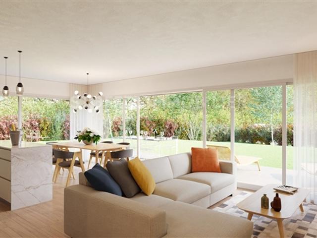 4 Zimmer Wohnung mit privatem Garten