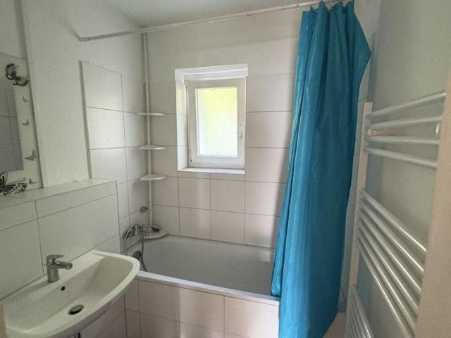 4 Zimmer Wohnung mit Gestaltungsspielraum zu vermieten – machen Sie Ihr neues Zuhause daraus!