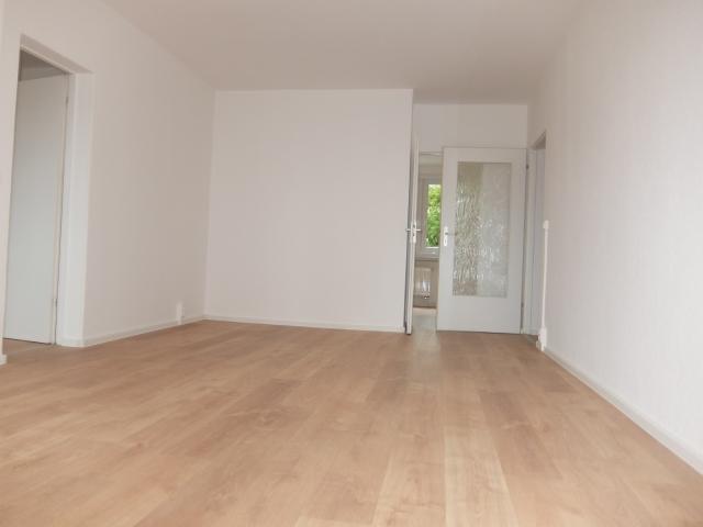 4 Zimmer Wohnung mit großem Balkon und Dusche