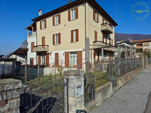 4 ZIMMER WOHNUNG MIT GROSSER ÜBERDACHTER TERRASSE IN MENDRISIO