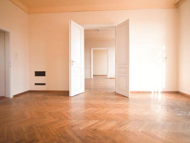4 Zimmer Wohnung mit herrlichem Altbau Flair | großzügig | sehr guter Grundriss | sanierungsbedürftig