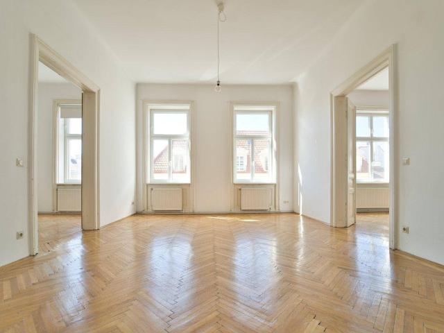 4 Zimmer Wohnung mit herrlichem Altbau Flair | großzügig | sehr guter Grundriss | sanierungsbedürftig
