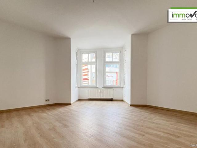 4 Zimmer Wohnung mit kleinem Balkon, Abstellraum, Tageslichtbad mit Wanne und Gäste WC mit Dusche