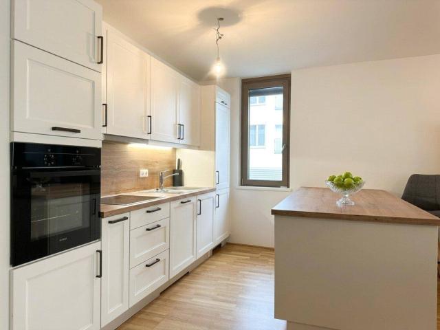 4 Zimmer Wohnung mit Loggia und Tiefgaragenstellplatz