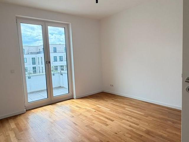 4 Zimmer Wohnung mit lzwei Bädern, zwei Balkonen und EBK