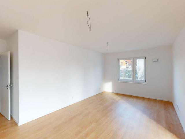 4 Zimmer Wohnung mit moderner Einbauküche und Balkon