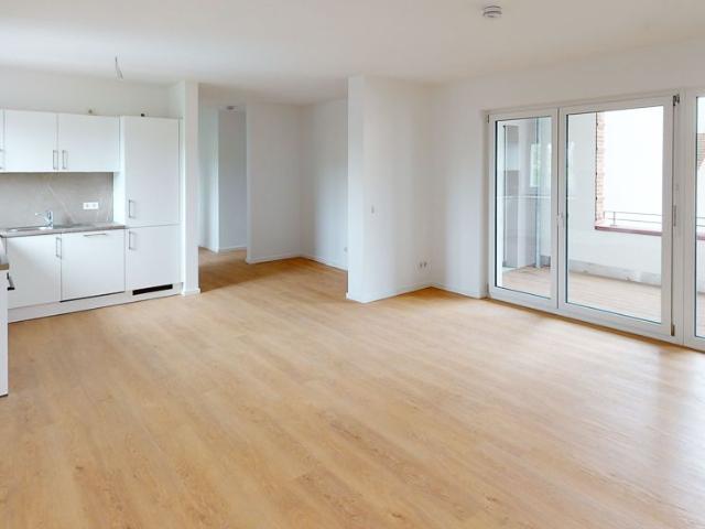 4 Zimmer Wohnung mit moderner Einbauküche und Balkon