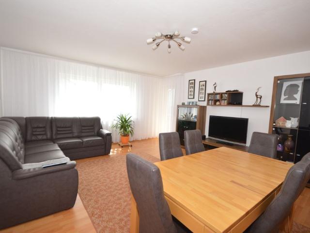 4 Zimmer Wohnung mit neuwertiger Einbauküche, Neumarkt Nähe Klinikum