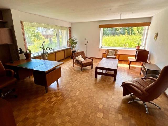 4 Zimmer Wohnung EG, 108 m² mit großem Grundstück