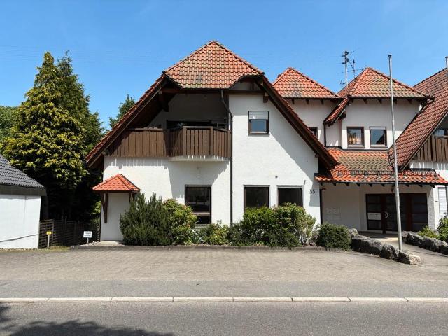 4 Zimmer Wohnung im Erdgeschoss inkl. Garage und 3 Stellplätzen