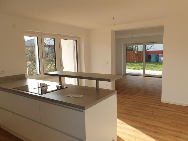 4 Zimmer Wohnung im Gartengeschoss mit 2 Terassen und Gartenanteil