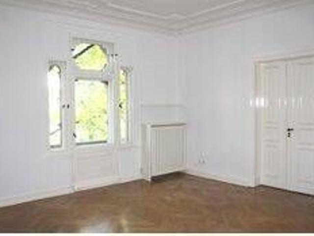 4 Zimmer Wohnung im historischen Altbau befristet für 1 Jahr