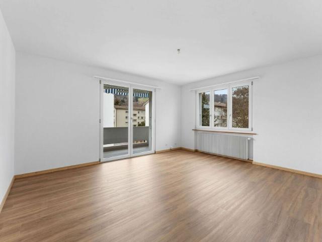 4 Zimmer Wohnung im Hochparterre mit Balkon zu vermieten
