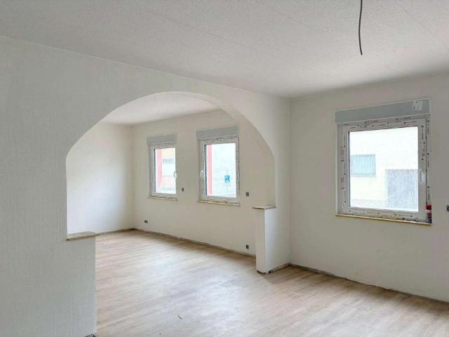 4 Zimmer Wohnung im kernsanierten Dreifamilienhaus