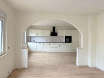 4 Zimmer Wohnung im kernsanierten Dreifamilienhaus