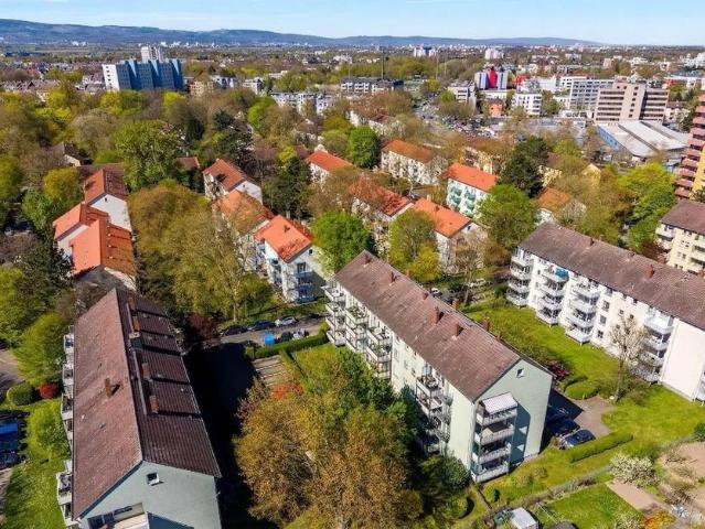 4 Zimmer Wohnung in Bockenheim, renoviert, Balkon, provisionsfrei