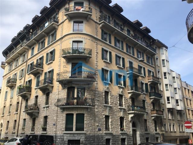 4 Zimmer Wohnung in Eaux Vives