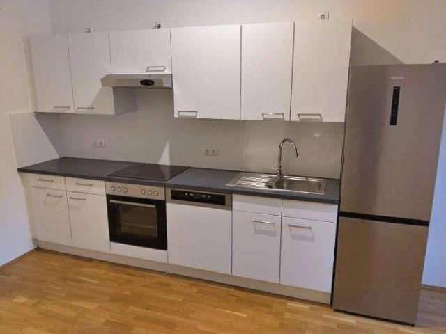 4 Zimmer Wohnung, ruhige Terrasse 24m², extra Küche möbliert, neuwertige Sanitäranlagen Bad + WC !