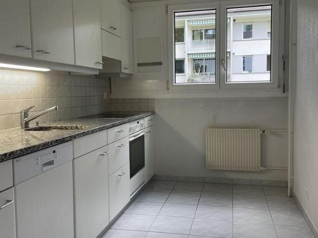 4 Zimmer Wohnung, 2. OG links