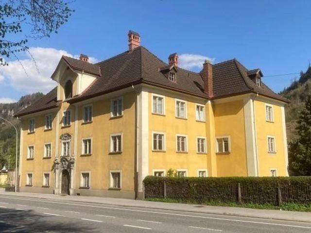4 Zimmer Altbauwohnung mit 100m²