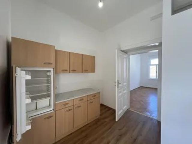 4 Zimmer Altbauwohnung mit zwei Küchen