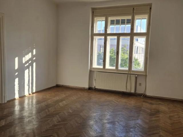 4 Zimmer Altbauwohnung zu vermieten innere Stadt! BEZUG AB 01.12.2026