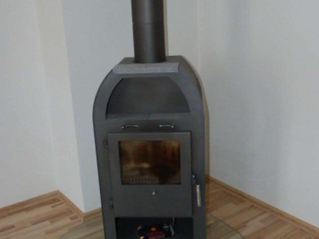 4 Zimmer Altbau Wohnung – frisch saniert – incl. Einbauküche + KAMIN