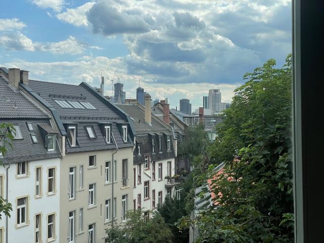 4 Zimmer Altbau Traum mit Balkon und schickem Tageslichtbad im Nordend