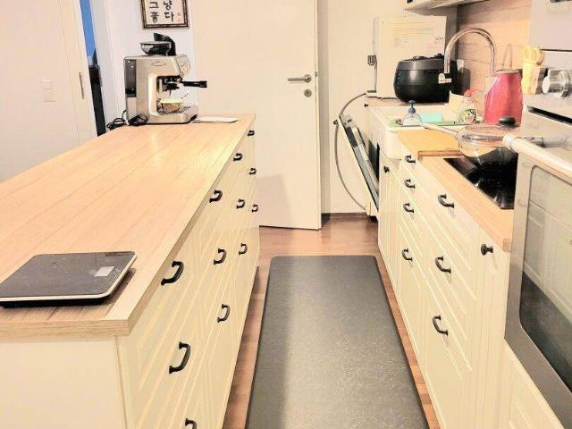 Familienfreundlicher Wohntraum an der U1: 4 Zimmer, Balkon & Warmmiete