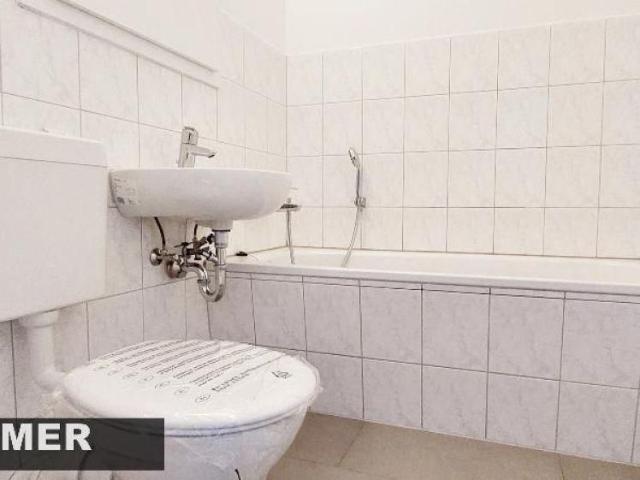 4 Zimmer, Balkon frisch saniert