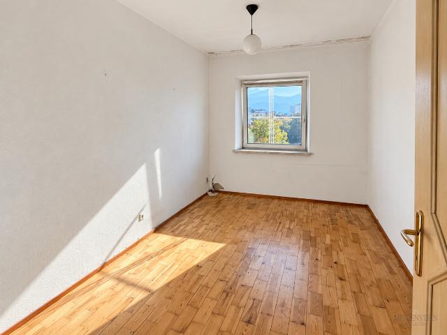 4 Zimmer, Balkon und Bergblick – Wohnung mit Sanierungspotenzial in Innsbruck