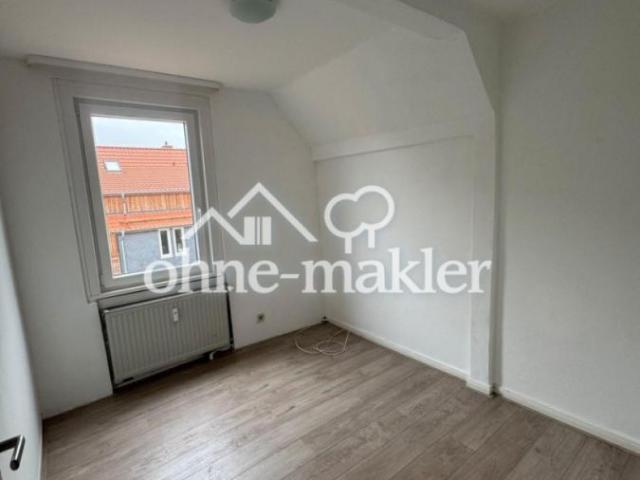 4 Zimmer Dachgeschosswohnung mit Einbauküche