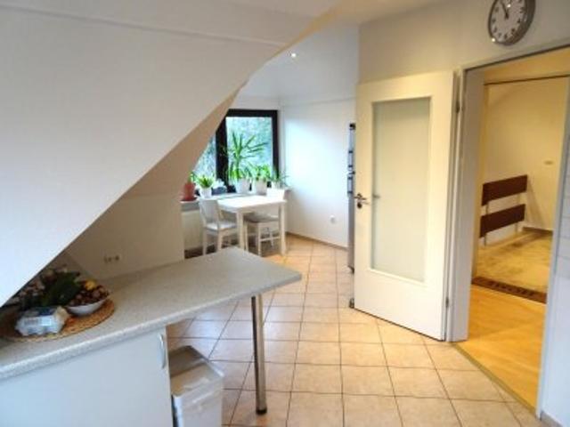 4 Zimmer Dachgeschosswohnung mit Einbauküche, Balkon und PKW Stellplatz in Oldenburg/ Eversten