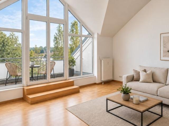 4 Zimmer Dachgeschosswohnung in Glienicke/Nordbahn – neuer Boden, Einbauküche und Südbalkon