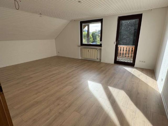 4 Zimmer DachgeschossWohnung in ruhiger Lage von Fuldatal
