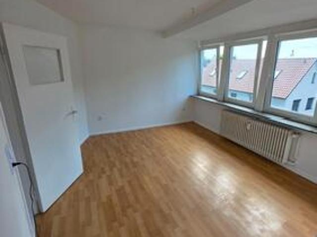 4 Zimmer Dachgeschosswohnung renoviert mit Gemeinschaftsgarten