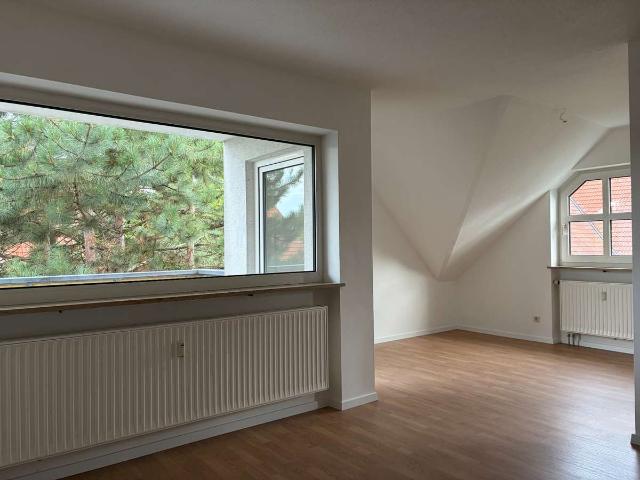 4 Zimmer Dachgeschoss Wohnung mit neuem Laminatboden!