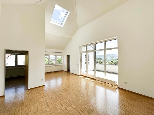 4 Zimmer Dachgeschoss Wohnung mit Terrasse