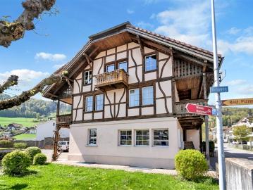 4 Zimmer Dachwohnung mit Galeriegeschoss an zentraler Lage in Toffen