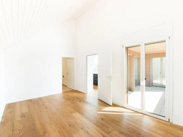 4½ Zimmer Dachwohnung modern, hell & mit viel Raumgefühl befristet bis Juni 2027