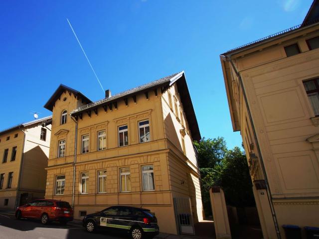 4 Zimmer DG Whg in Altbau Villa