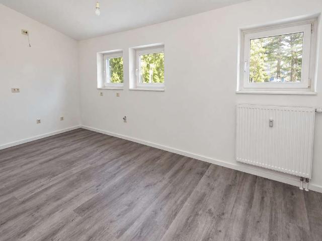 4 Zimmer DG Wohnung mit 2 BALKONEN, Badewanne, Laminat ab Dezember 2026