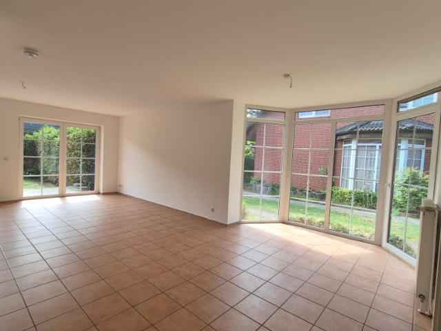 4 Zimmer DHH mit Terrasse und ausgebautem Dachboden