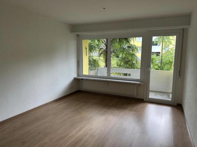Frisch renovierte 4 Zimmer Eckwohnung im Hochparterre