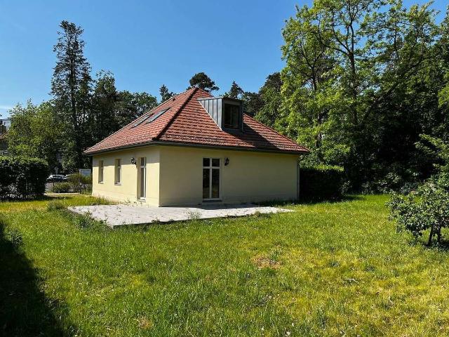 4 Zimmer Einfamilienhaus mit Garten, Einbauküche, 2 Bädern, WC & zwei PKW Stellplätzen