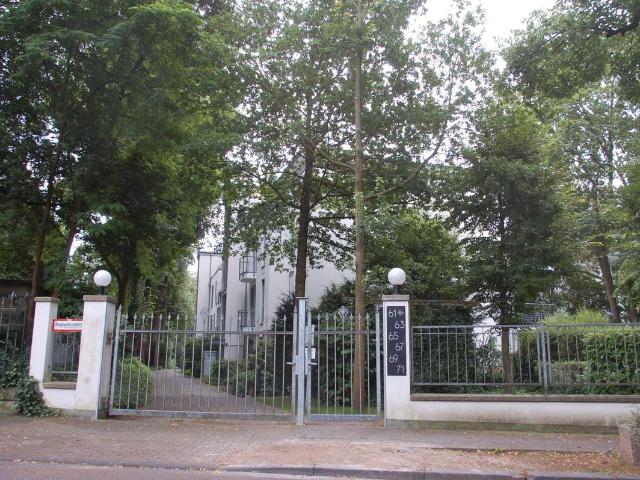4 Zimmer Eigentumswohnung mit Terrasse und 2 Stellplätzen im Villenviertel Köln Marienburg