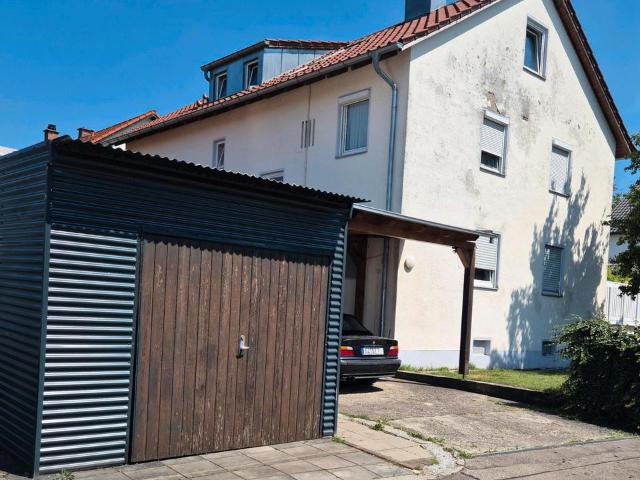 4 Zimmer Erdgeschoss Wohnung mit Garten, Holz Kamin Ofen