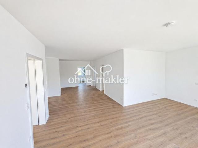 4 Zimmer Erdgeschosswohnung mit Terrasse im Villen Quartier